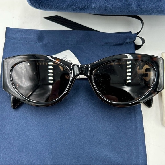Gucci oval frame sunglasses NWT. Black. main image 7